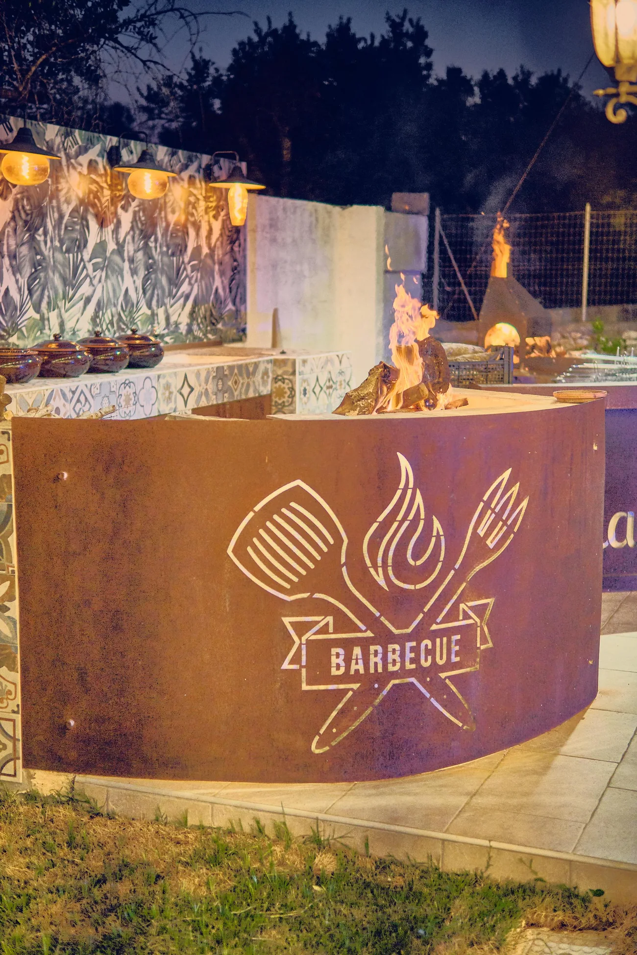 Barbecue zone per grigliate e aperitivi in giardino a Villa Petruse