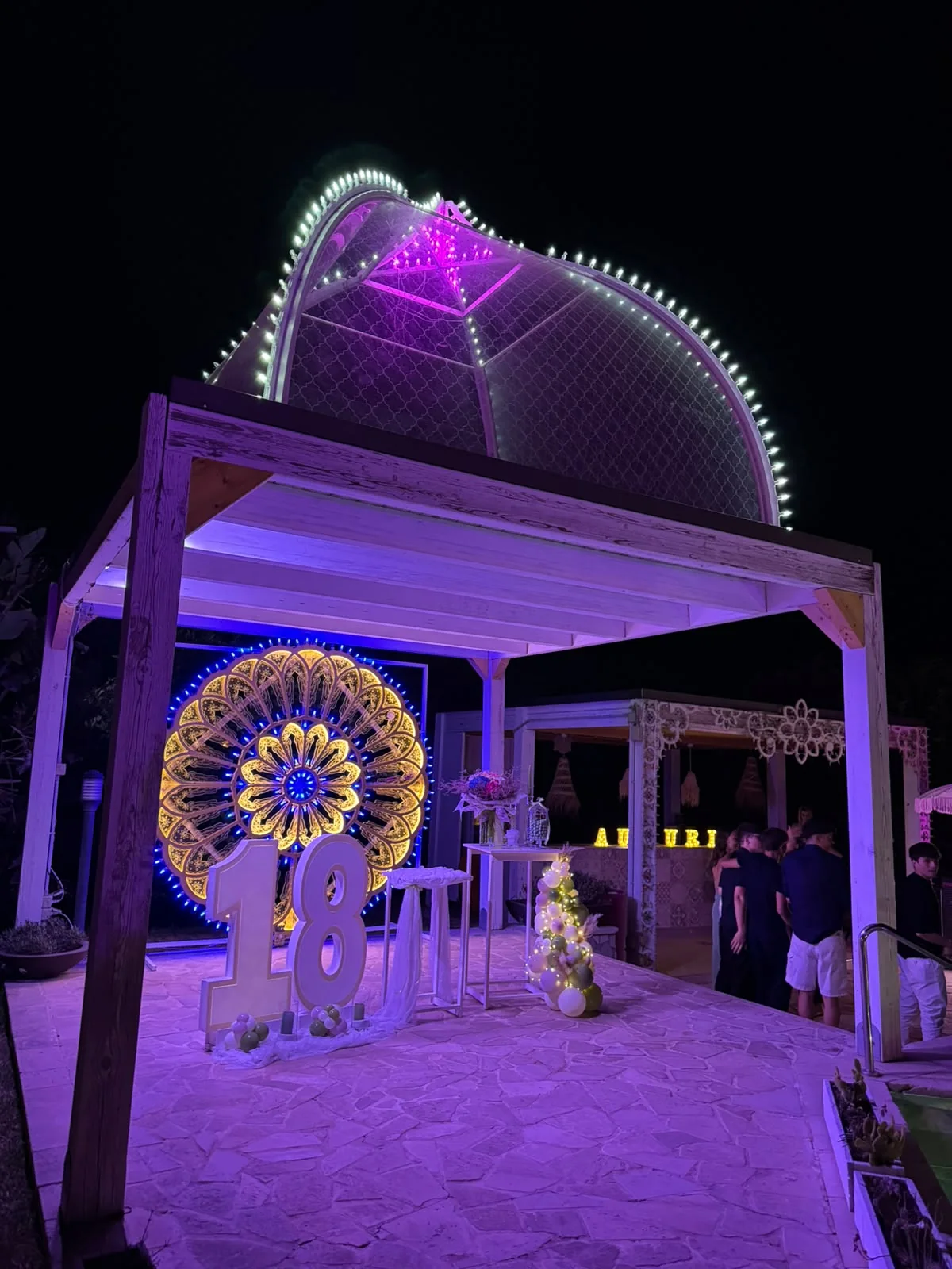 Rosone luminoso e cassa armonica per diciottesimo a Villa Petruse